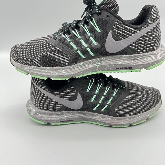Nike Run Swift Womens SZ 7.5 Gray Black Green Running Shoes AR1904-001 EUC - Picture 8 of 11